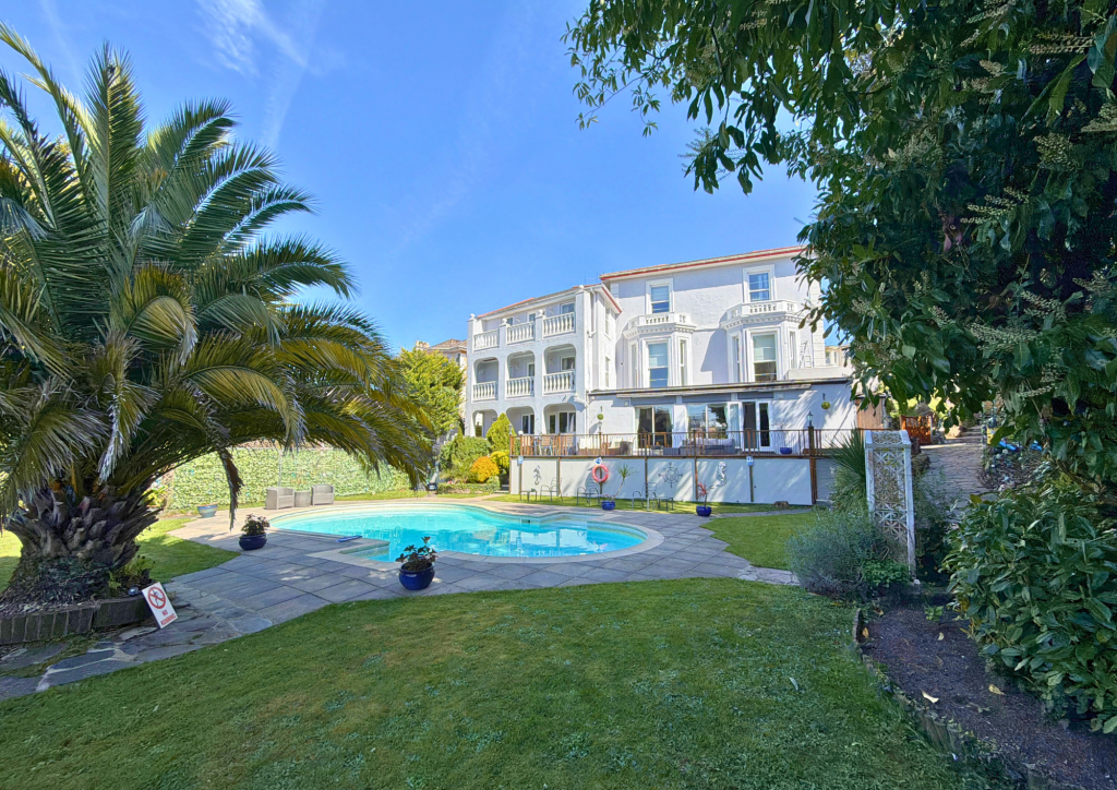 Main image of property: Glenorleigh Hotel, 26 Cleveland Road, Torquay, Devon TQ2 5BE