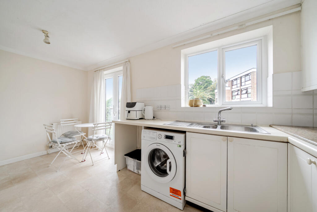 House in Walton-on-Thames, Surrey - View 3