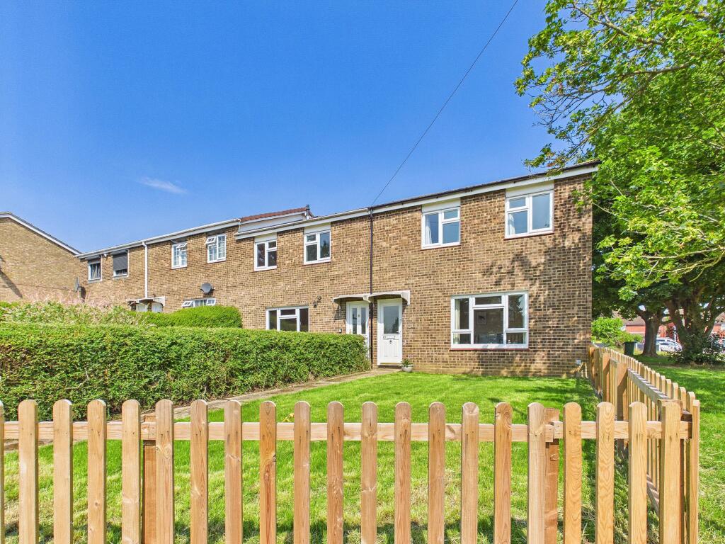3-bed terraced on Queens Gardens, Eaton Socon, St. Neots, £300,000