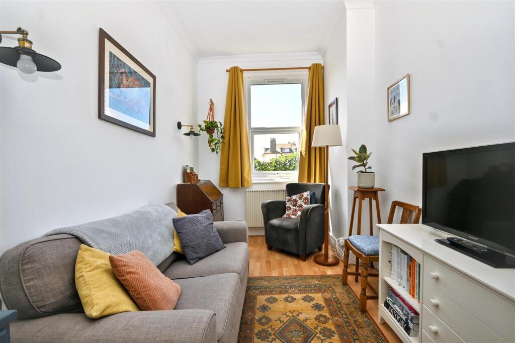 Apartment in Eastbourne, East Sussex - View 5