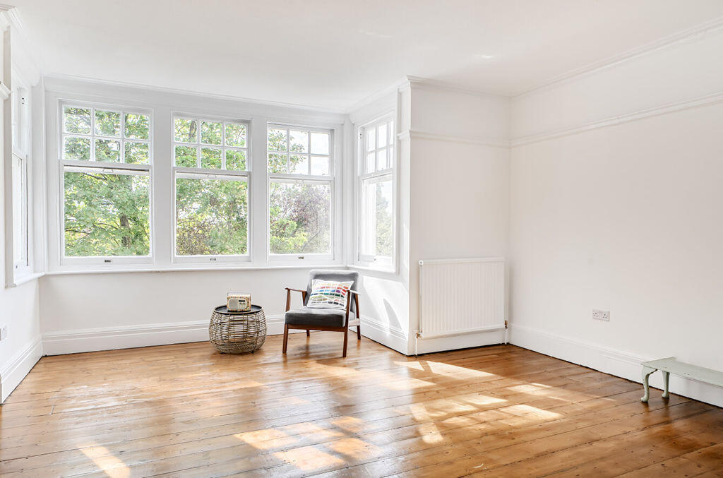 House in London, Purley - More