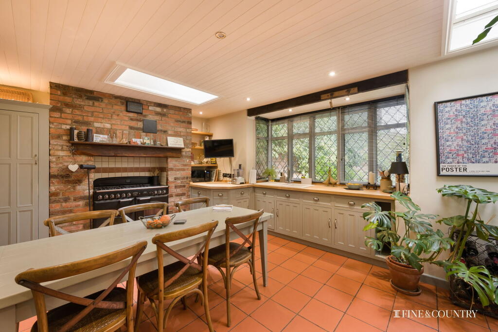 House in Spalding, Clay Lake - More