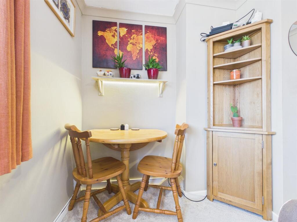 Apartment in Aylesbury, Haydon Hill - View 5