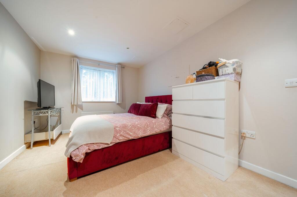 Academy Place, Isleworth, TW7 photo 4