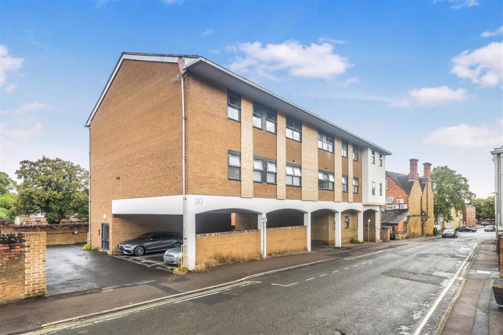 Main image of property: Crouch Street, Banbury