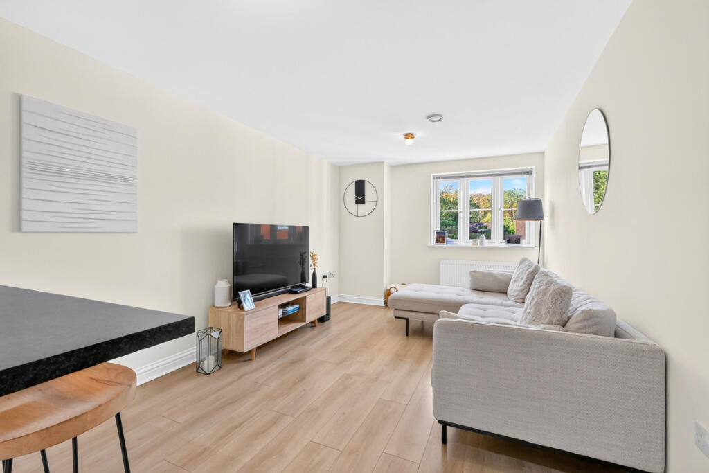 Apartment in Castle Point, Essex - View 4