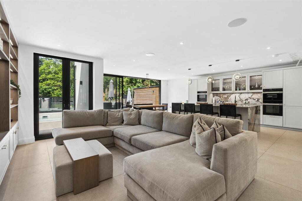 House in Watford - View 5