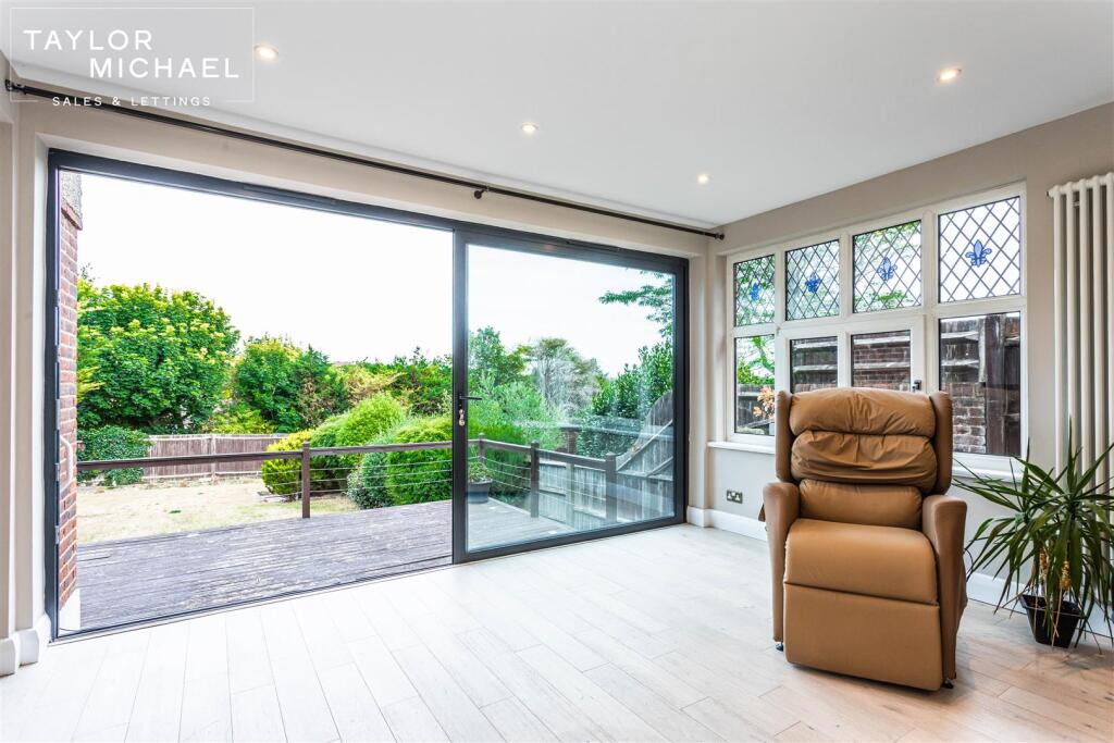 House in Hove, West Blatchington - More