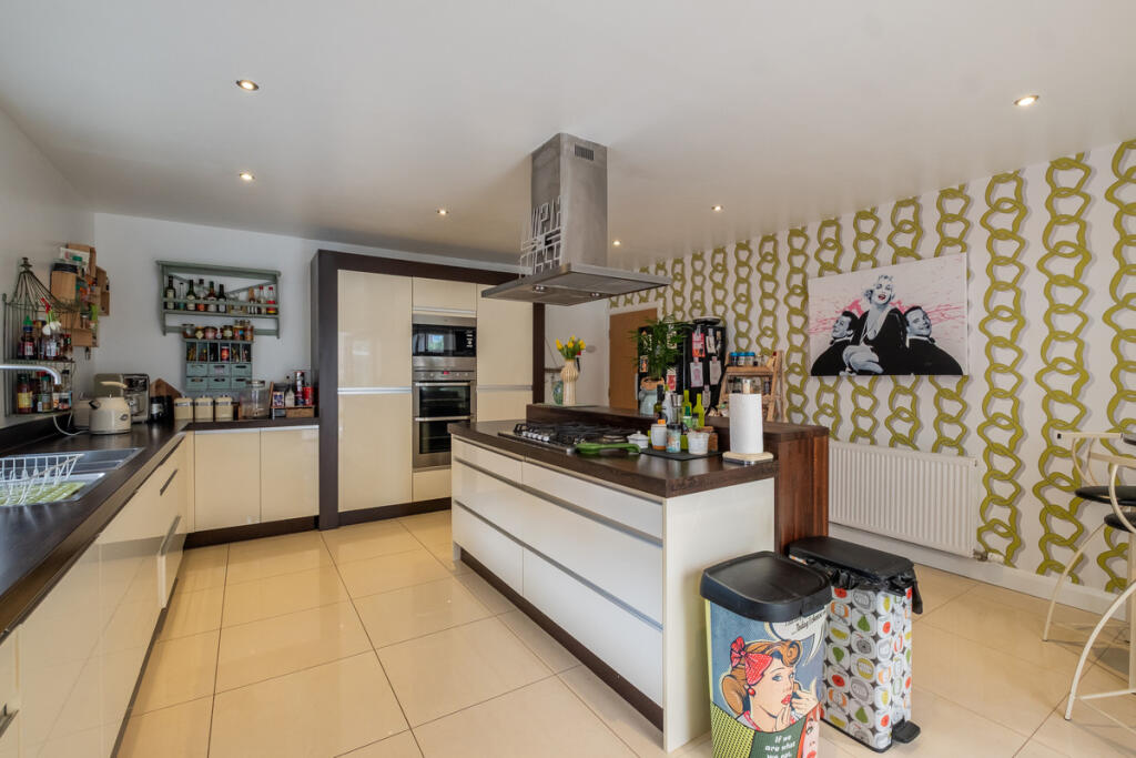 Victory Boulevard, Lytham St. Annes, FY8 - More