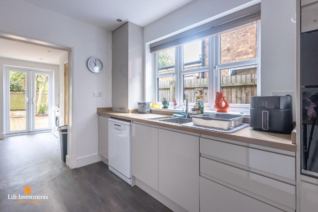 House in Rugby, Warwickshire - View 4