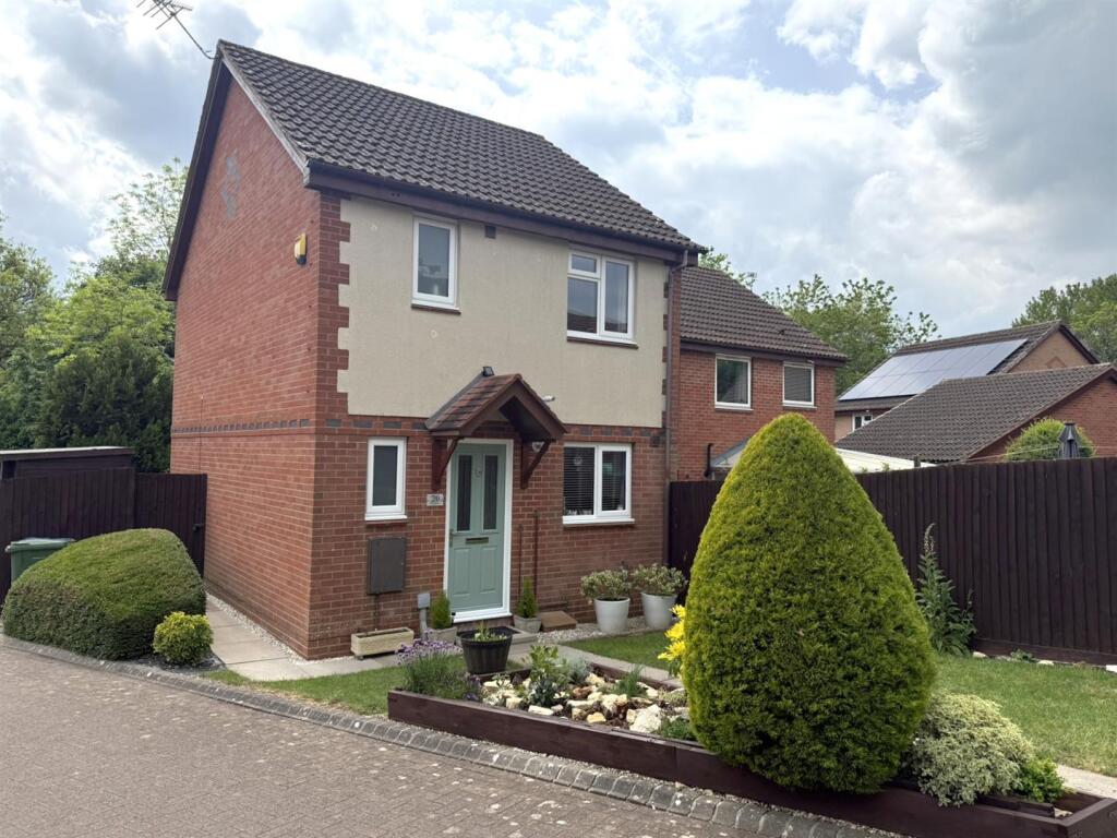 3-bed terraced on Foxgrove, Chippenham, £295,000