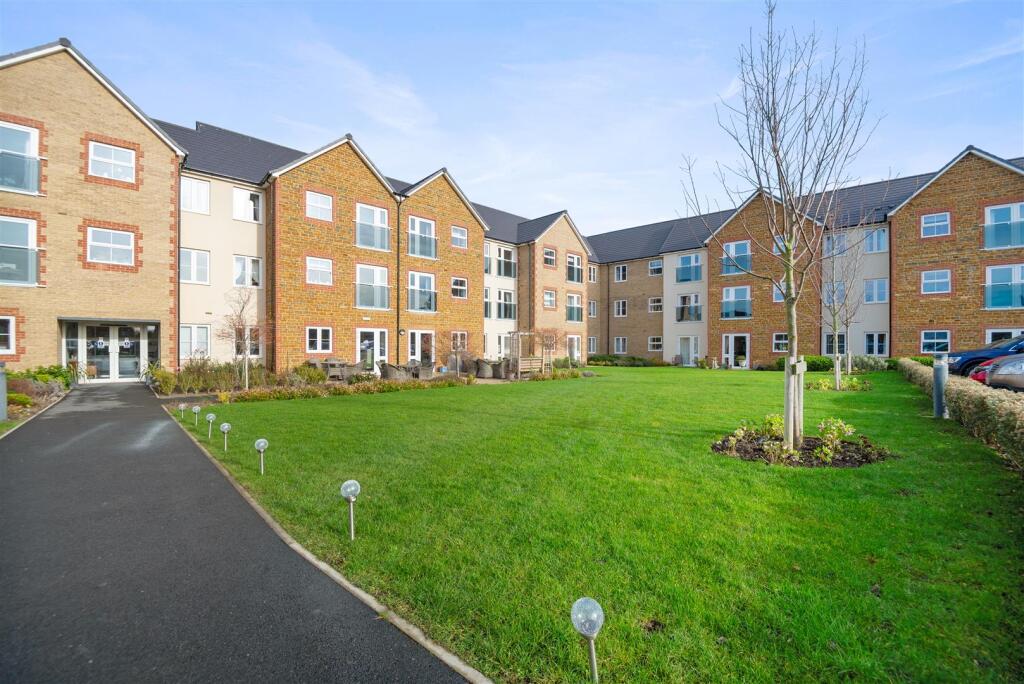 2-bed flat on 19 Eastland Grange, 16 Valentine Road, Hunstanton, Norfolk, PE36 5FA, £285,000