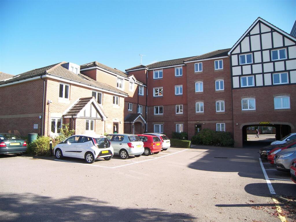 Hudsons Court, Darkes Lane, Potters Bar photo 3