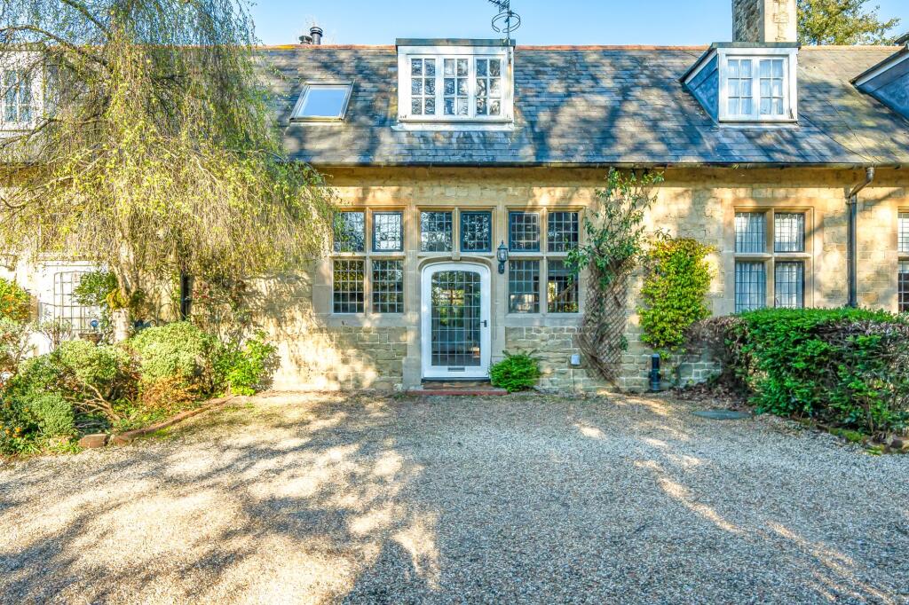 Main image of property: Hollycombe, Liphook, GU30