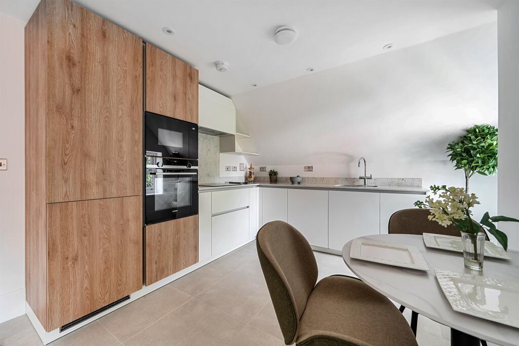 Apartment in Dorney Reach, Taplow - More