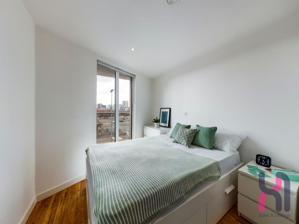 Apartment in Salford, Greater Manchester - View 5