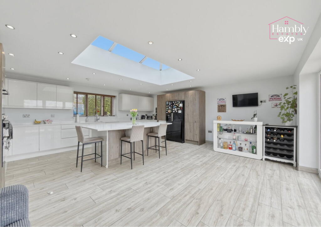 House in Newport - View 4