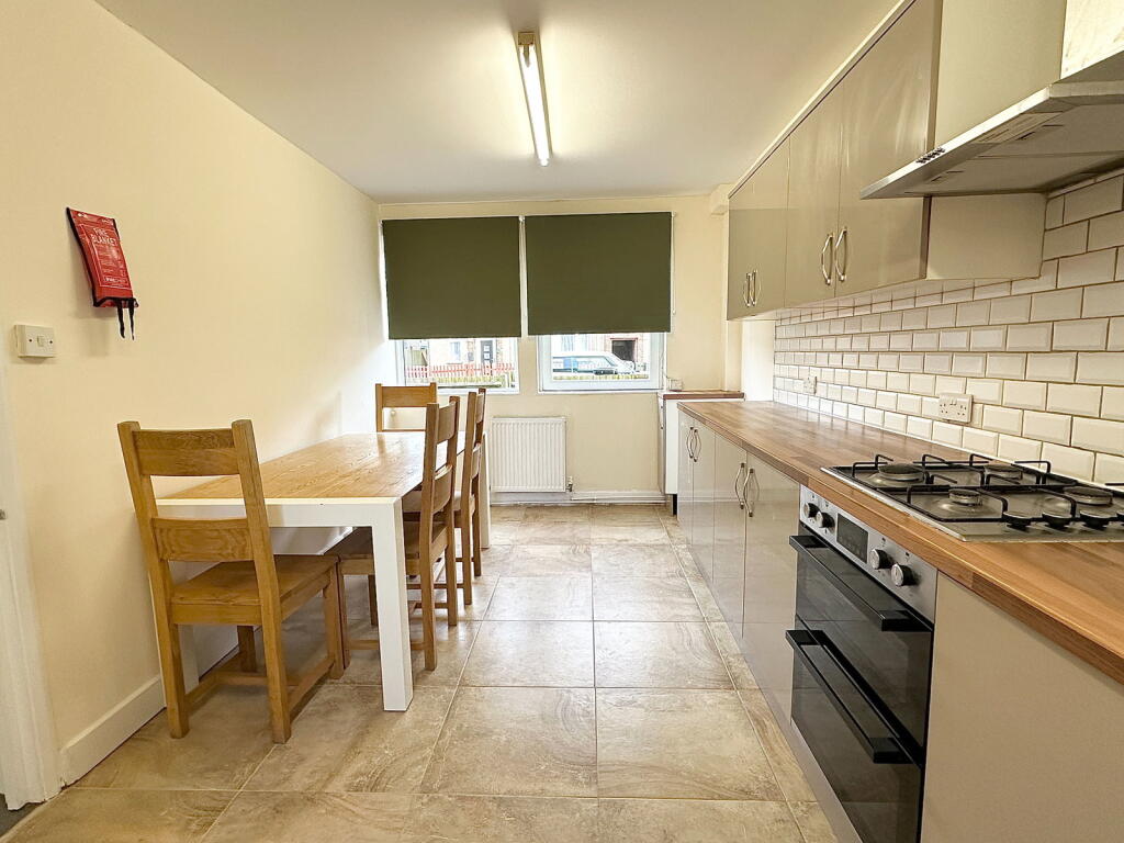 Bushland Road, The Headlands, NN3 – pohled 4