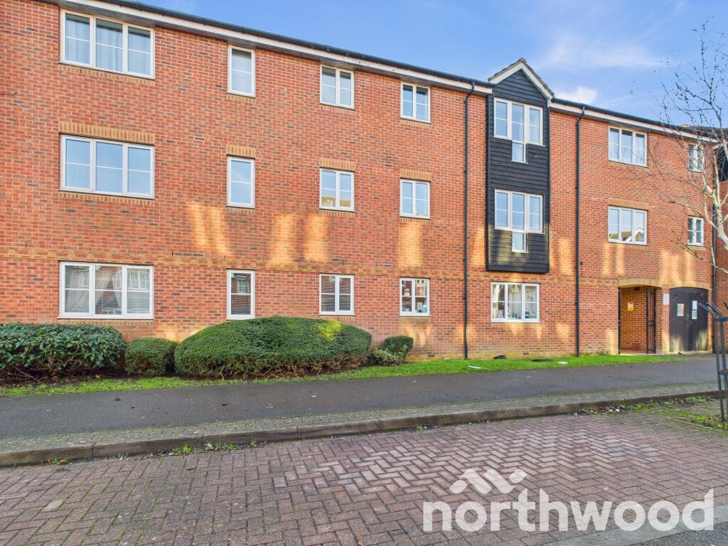 2-bed flat on Richard Hillary Close, South Willesborough, Ashford, TN24, £155,000