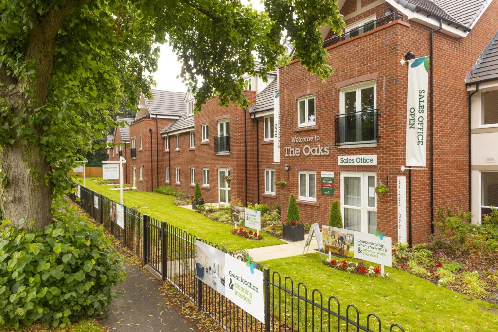 Apartment in Stoke-on-Trent - View 4