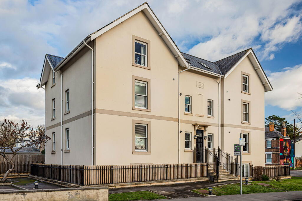 1-bed flat on Church Road, St. Marks, Cheltenham, GL51 7AN, £155,000