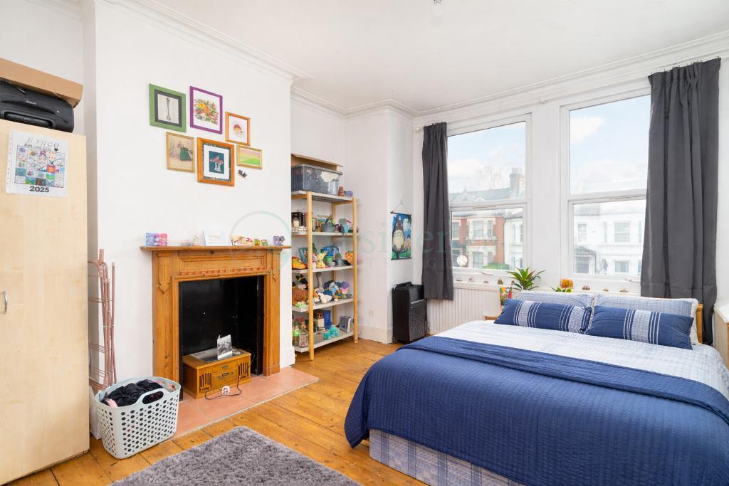 Main image of property: Earlsfield, London, SW18