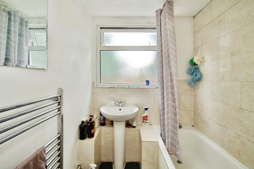 Harrold Road, Dagenham, Essex, RM8 - More