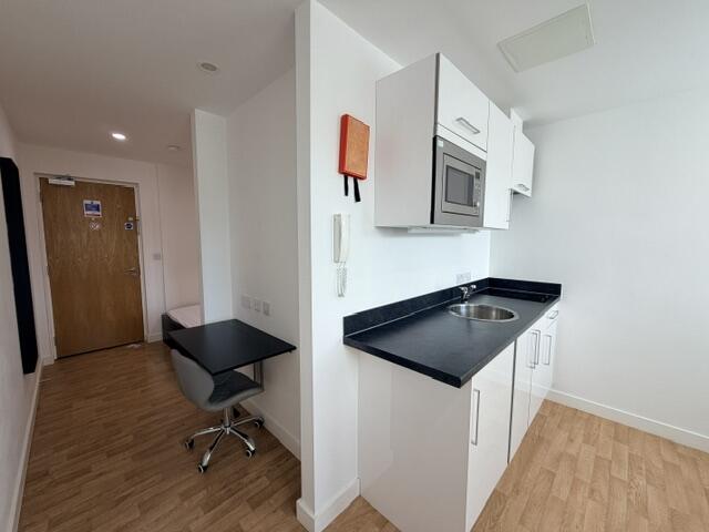 Apartment in Stoke-on-Trent - View 5