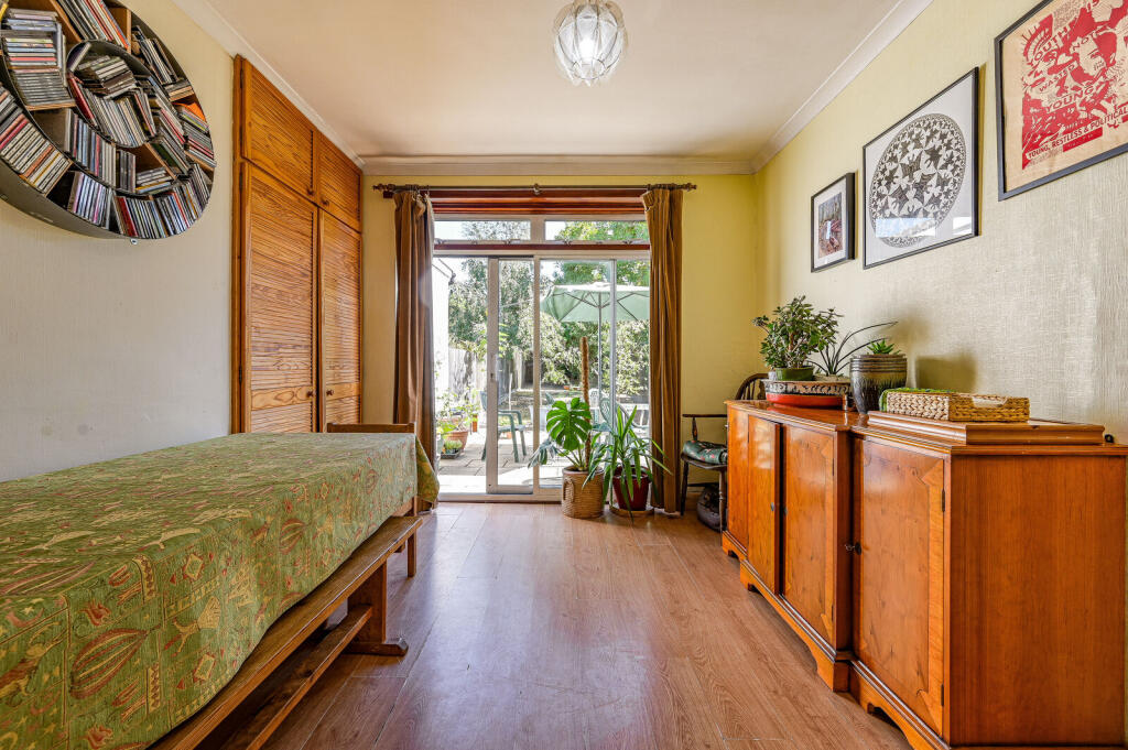 House in Bromley - View 2