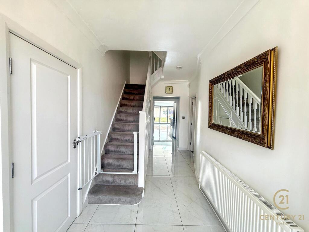 House in Twickenham - View 5