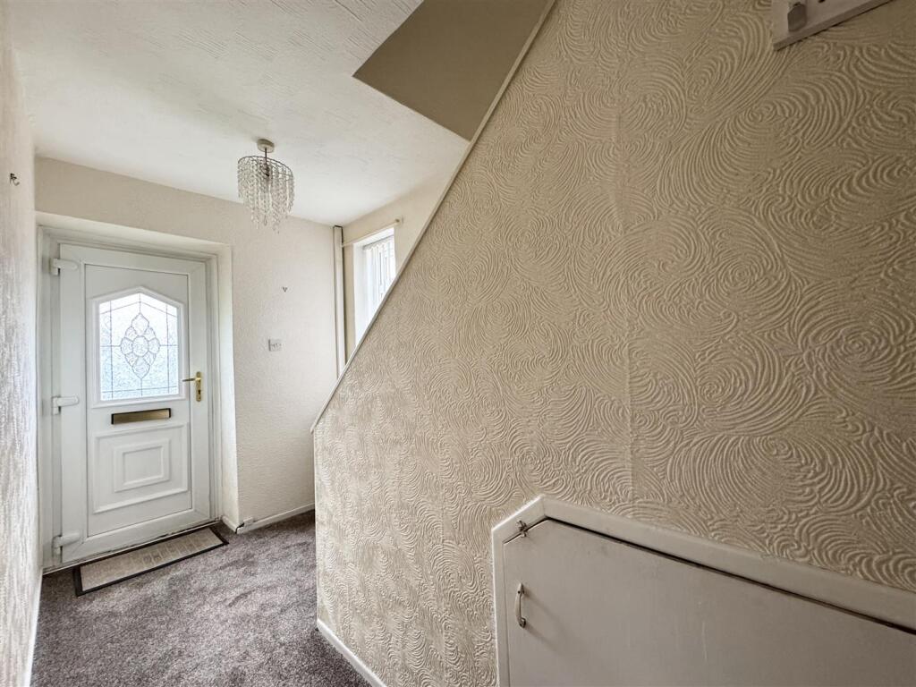 Shelley Lane, Kirkburton, Huddersfield, HD8 0SW photo 3