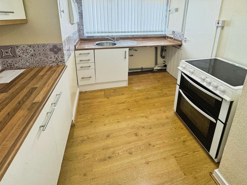 Apartment in Birmingham, Pheasey - View 4