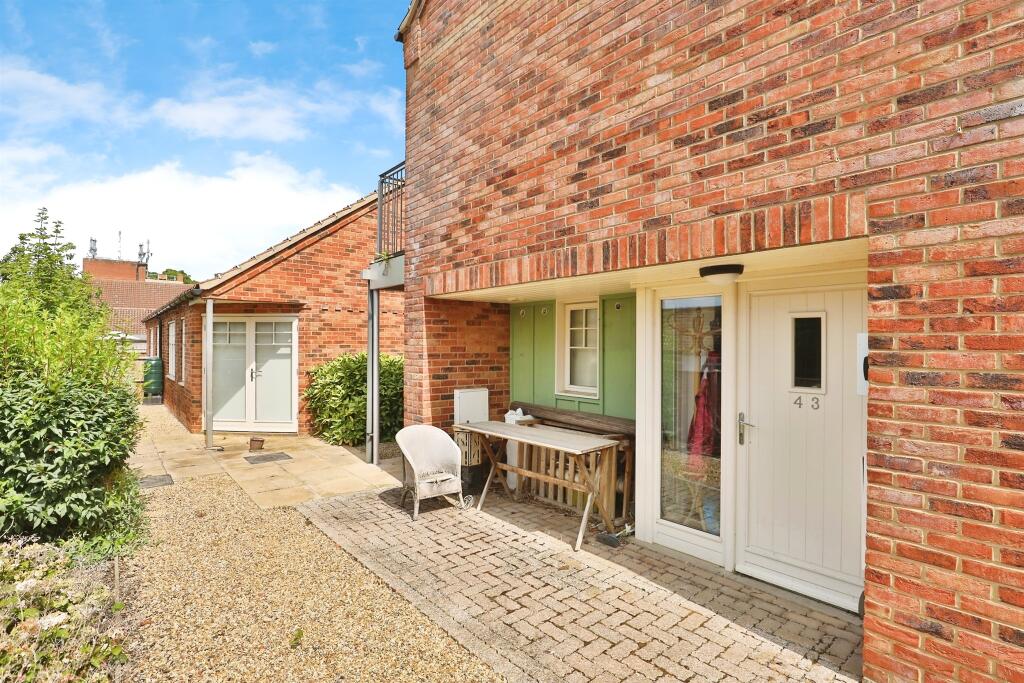 1-bed flat on York Place, Dereham, £135,000