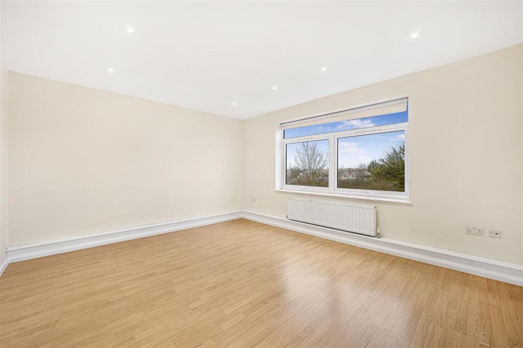Hampton Road, Chingford, E4 photo 4