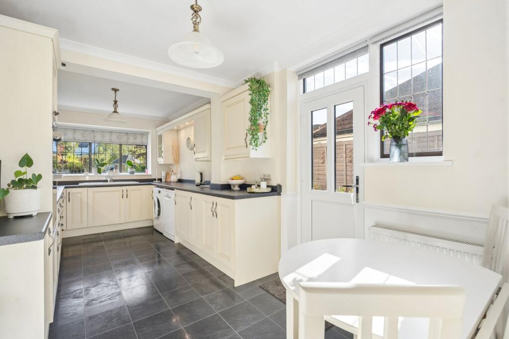 House in Slough - View 5