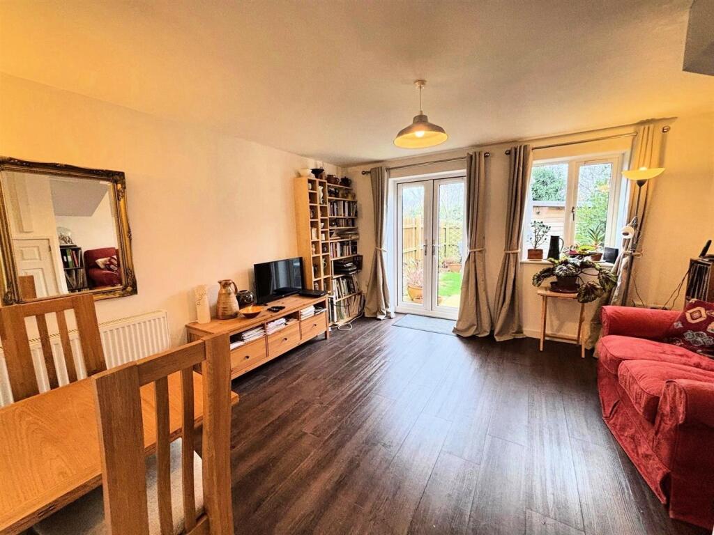 Flitt Leys Close, Cranfield, Bedford photo 3