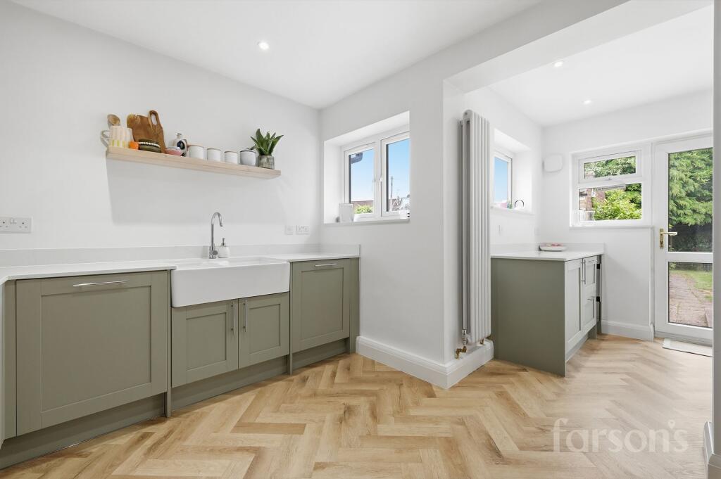 House in Brentwood, Hutton Mount - View 5