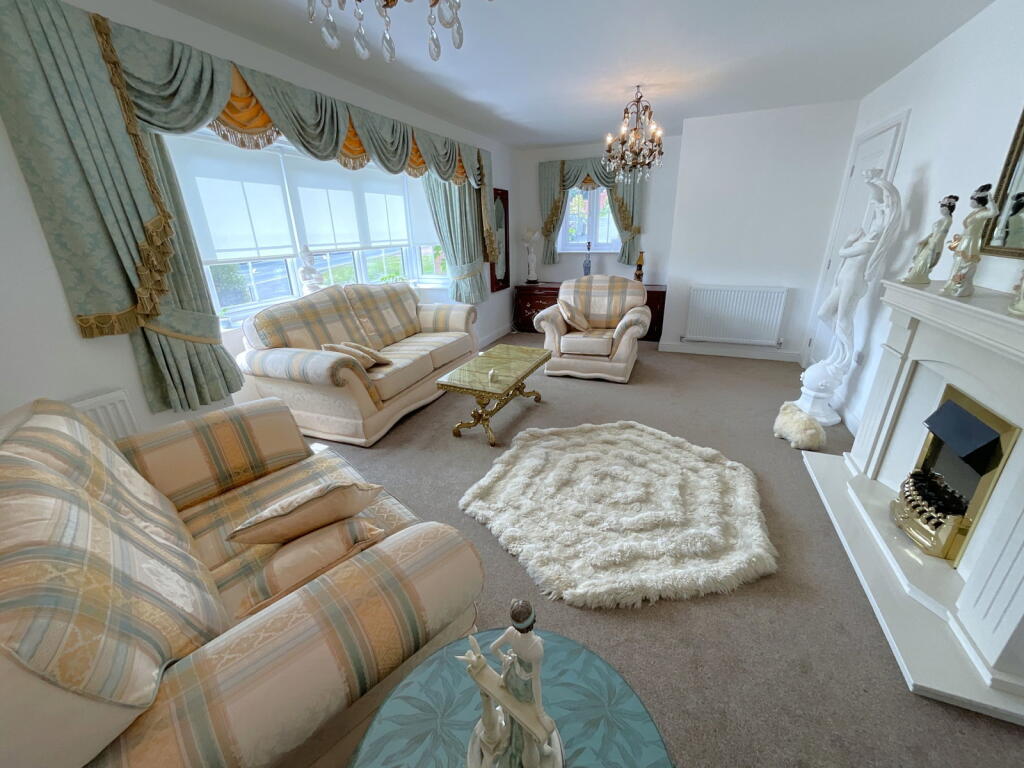 House in Sandwell, West Midlands - More