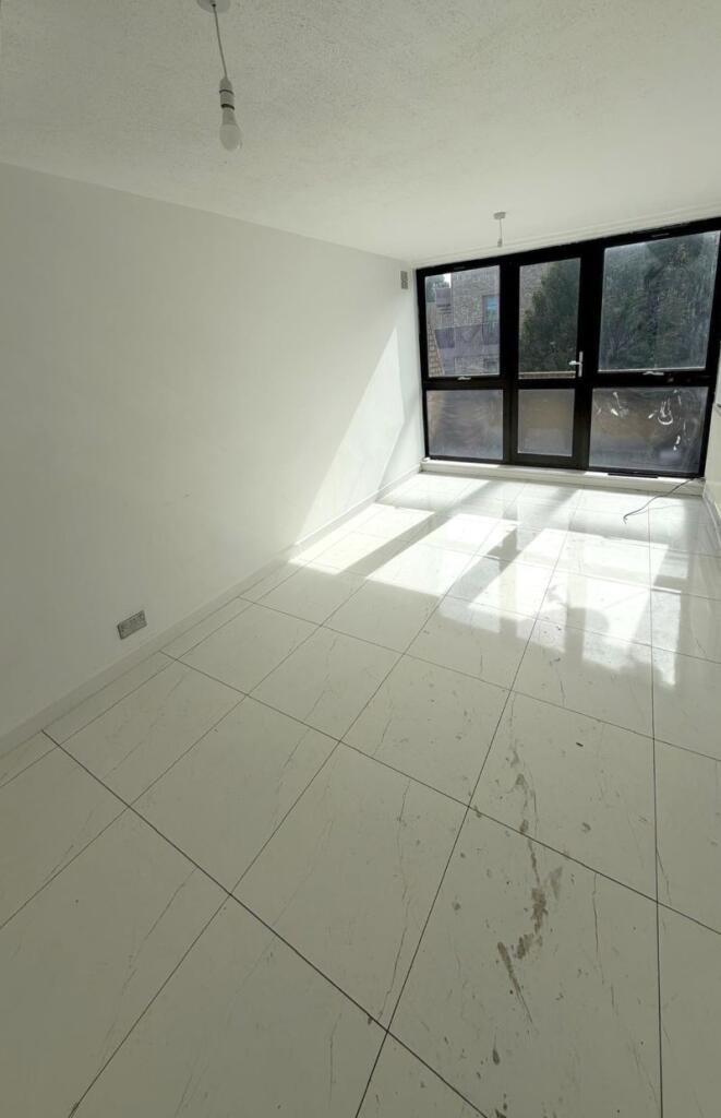 Apartment in London - View 3