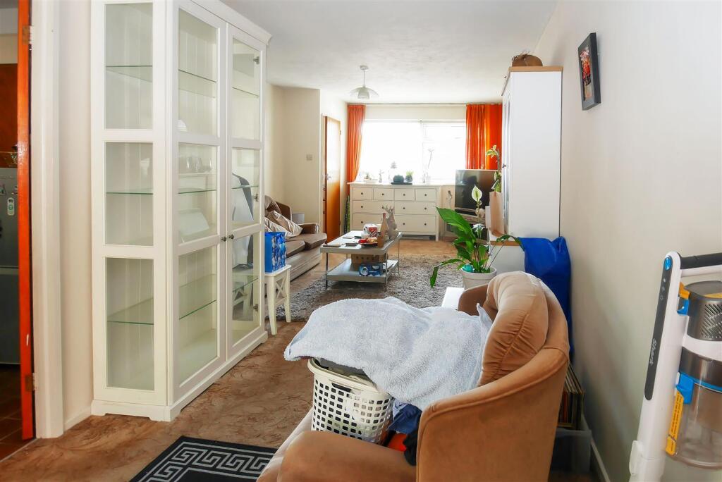 Colebrook Road, Wick, Littlehampton photo 4