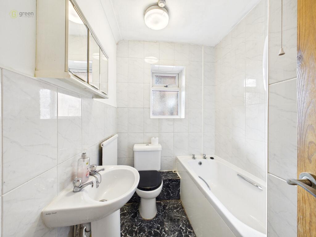 Apartment in Birmingham, Sutton Coldfield - More