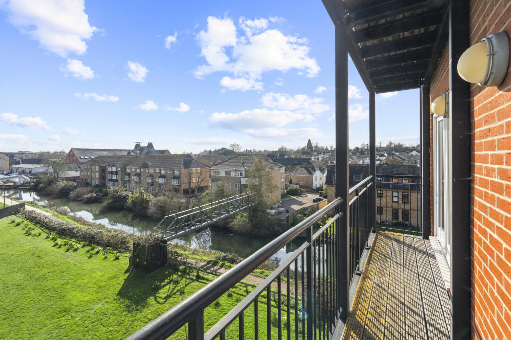 Apartment in East Hertfordshire, Bishop's Stortford - View 3