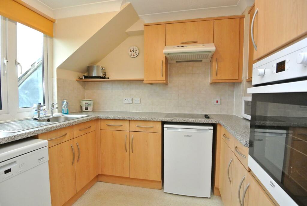 Parkland Grove, Ashford photo 4