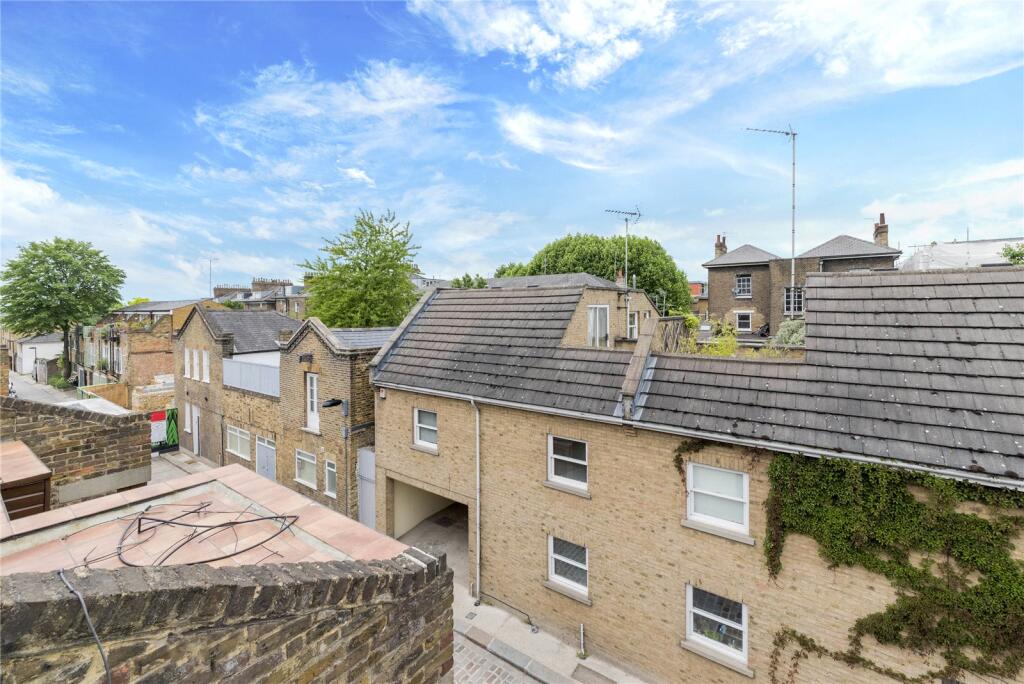 3 bedroom mews property for rent
