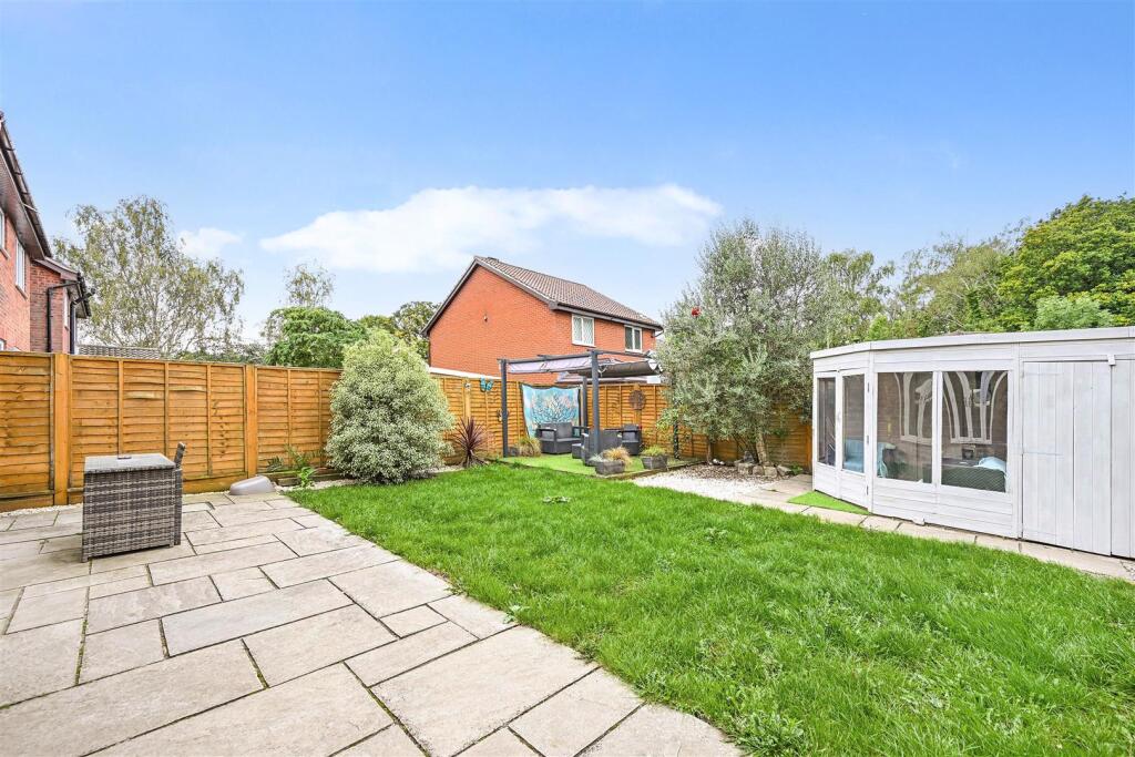 Wild Rose Crescent, Lock Heath photo 3