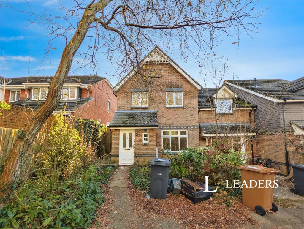 3-bed terraced on Barn Piece, Chandler's Ford, Eastleigh, £250,000