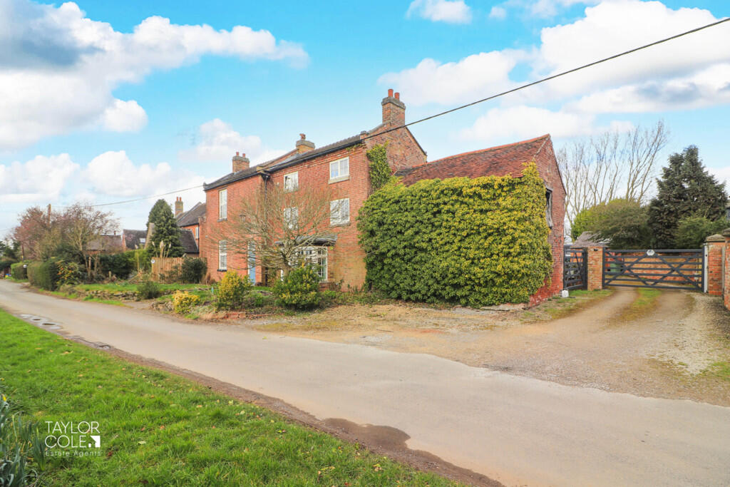 6-bed house on School Lane, Normanton Le Heath, £930,000