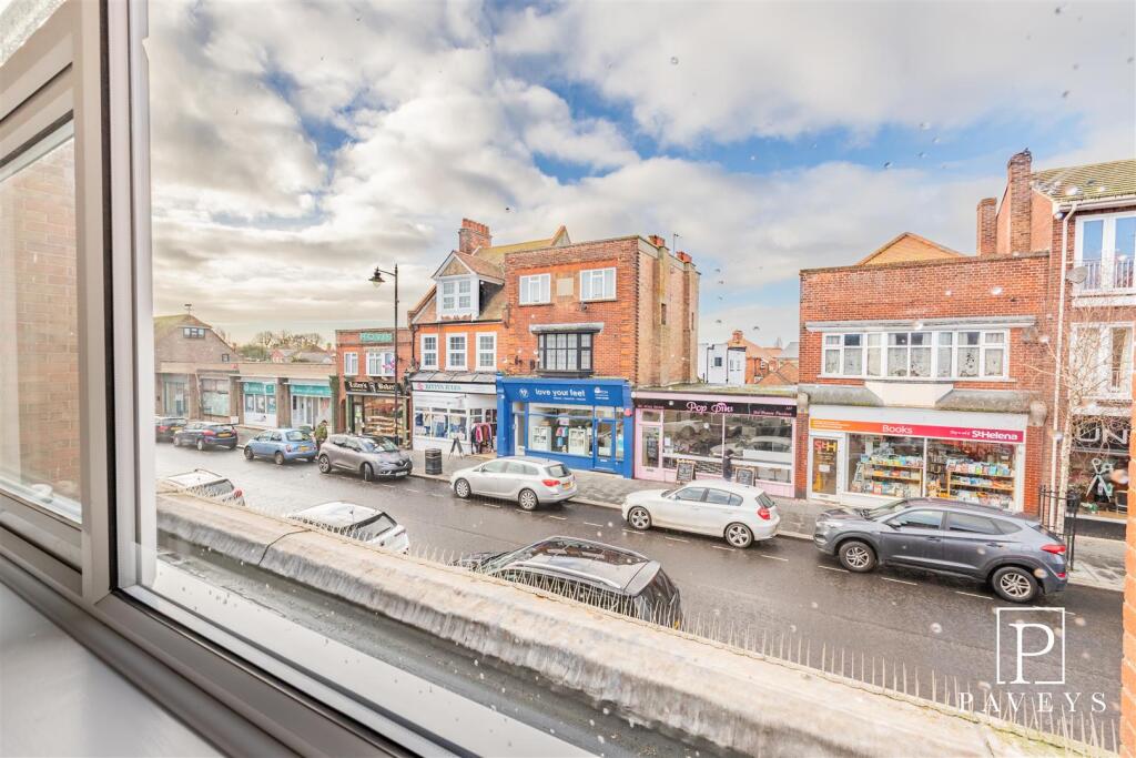 Connaught Avenue, Frinton on Sea photo 3