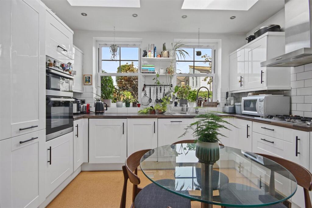 Hazelwood Lane, London, N13 photo 3