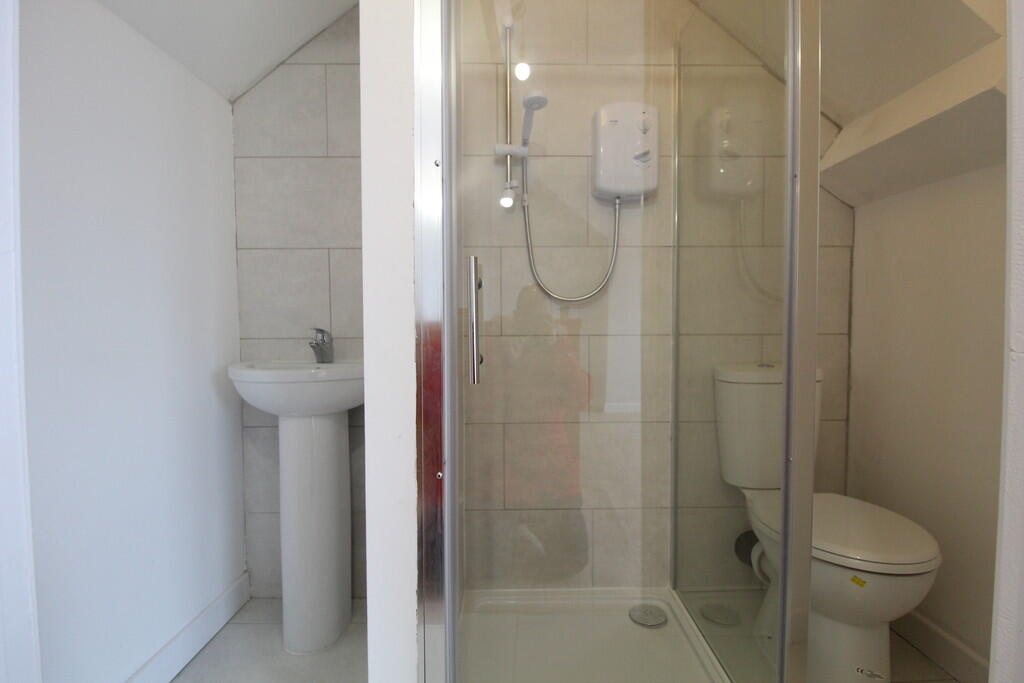 1 bedroom house share for rent